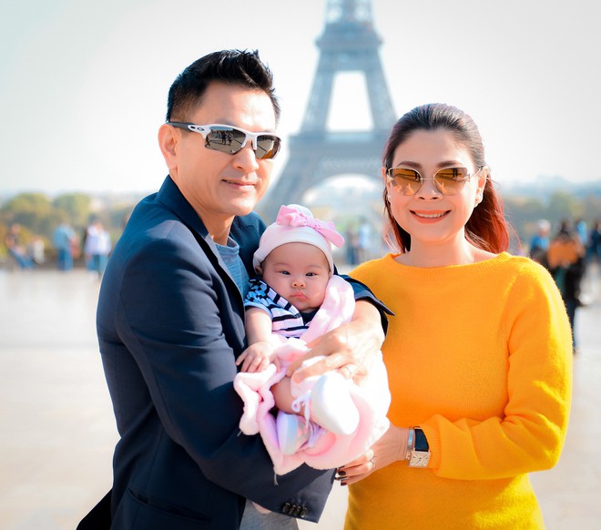 Thanh Thảo và ông xã đưa con gái chỉ mới 3 tháng tuổi đi du lịch châu Âu - Ảnh 1.