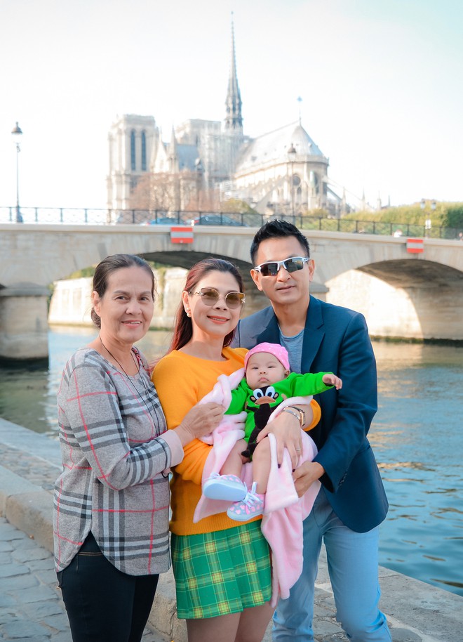 Thanh Thảo và ông xã đưa con gái chỉ mới 3 tháng tuổi đi du lịch châu Âu - Ảnh 12.