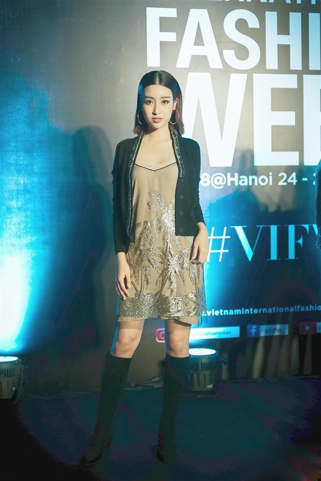 Bình thường lên đồ cũng xinh, mỗi tội cứ đến Fashion Week là Hoa Hậu Mỹ Linh lại mặc linh tinh vì ham... giật giũ - Ảnh 2.