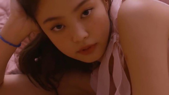 Tung teaser mới, nhưng Jennie (BlackPink) không hé lộ bất cứ đoạn nhac nào ngoài đánh vần tên mình - Ảnh 1.