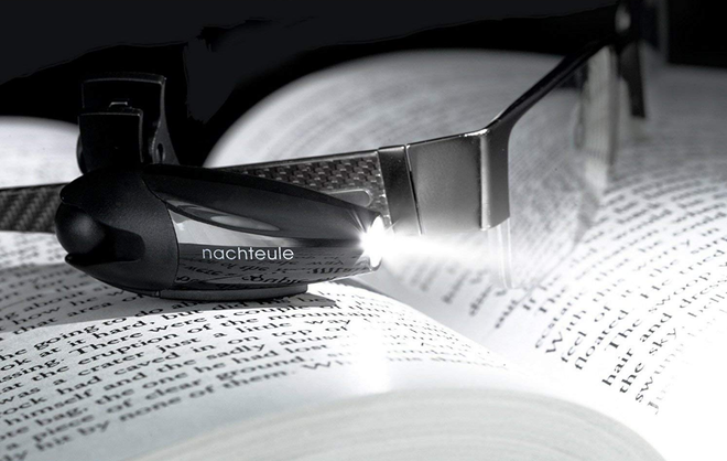 Loạt đèn đọc sách nhỏ mà có võ giúp hội mọt cày truyện thâu đêm suốt sáng - Ảnh 2.