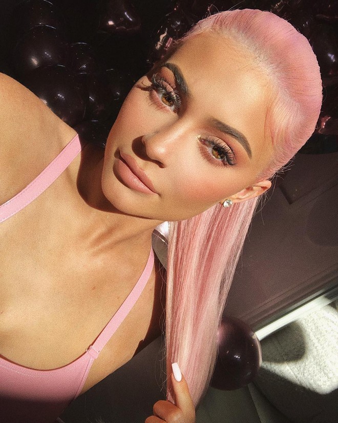 Mơ ước có làn da đẹp như Kylie Jenner không còn xa vời bởi cô nàng đang rục rịch sản xuất đồ dưỡng da rồi! - Ảnh 2.