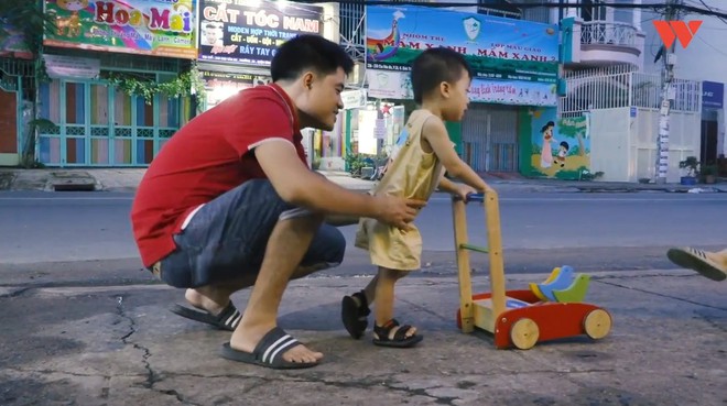 Hành trình cậu bé siêu nhân não mịn hòa nhập với cộng đồng nhờ quán chè bưởi Sài Gòn của bố mẹ Thạc sĩ - Ảnh 6.