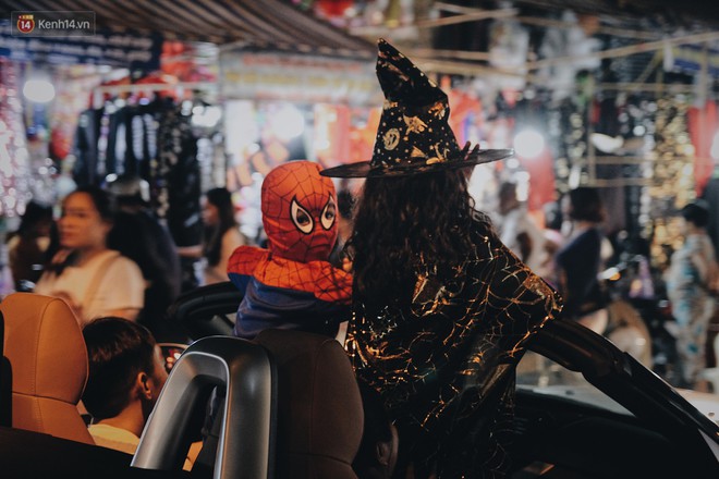 Hình ảnh Halloween tại phố Hàng Mã Hà Nội - Ảnh 14.
