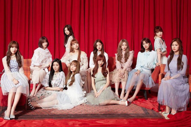 Ai cũng đoán IZ*ONE sẽ flop nhưng nhóm vừa lập kỉ lục trong nước lẫn lên ngôi iTunes đây này! - Ảnh 1.