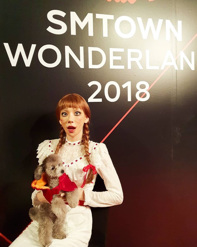 Taeyeon xuất sắc h&oacute;a Annabelle nhưng vẫn chưa hết hồn như m&agrave;n biến h&igrave;nh th&agrave;nh Voldemort của Key (Shinee) - Ảnh 1.