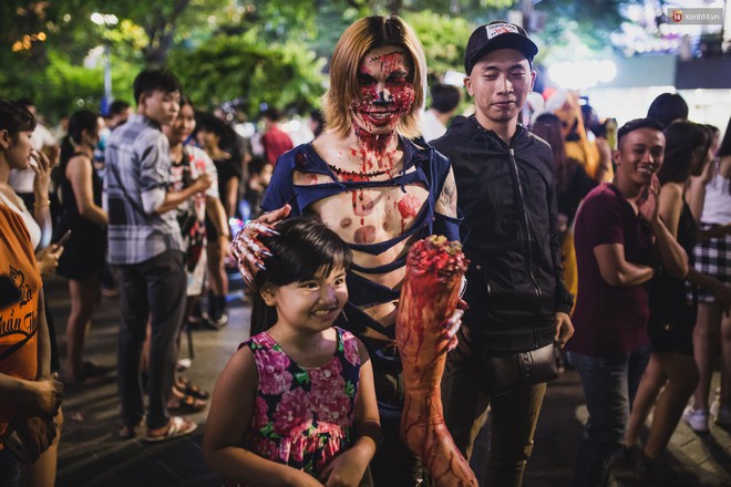 Giới trẻ ùa ra đường, hoá trang chất như nước cất quẩy Halloween - Ảnh 5.