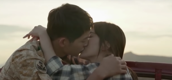 Đi được nửa chặng đường, Hậu Duệ Mặt Trời bản Việt đ&atilde; t&igrave;m được c&aacute;ch hớp hồn kh&aacute;n giả - Ảnh 5.