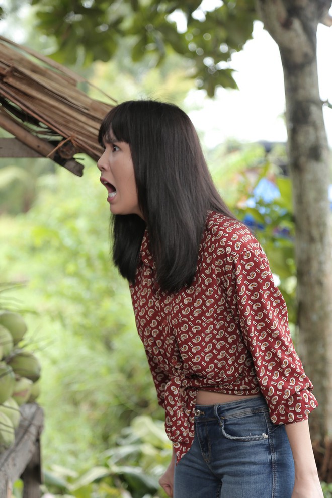 Sau vai Gái bán hoa, Ngọc Trinh lại làm em gái Miền Tây chân quê trong phim Hài - Ảnh 2.
