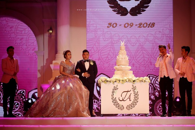 Đ&aacute;m cưới si&ecirc;u khủng ở Đ&agrave; Nẵng: Thu&ecirc; nh&agrave; thi đấu c&oacute; sức chứa hơn 7.000 kh&aacute;ch, mời d&agrave;n ca sĩ nổi tiếng Đ&agrave;m Vĩnh Hưng, Dương Triệu Vũ - Ảnh 3.