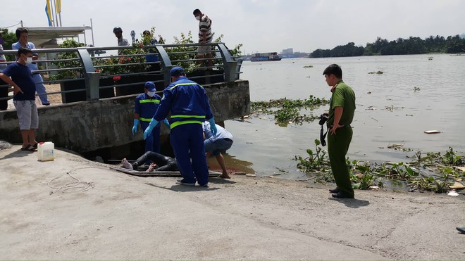 Người dân đánh cá hốt hoảng phát hiện thi thể thanh niên trôi gần bến buýt sông Sài Gòn - Ảnh 1.