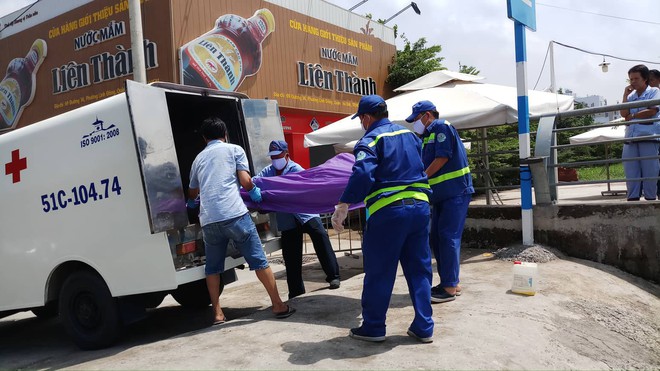Người d&acirc;n đ&aacute;nh c&aacute; hốt hoảng ph&aacute;t hiện thi thể thanh ni&ecirc;n tr&ocirc;i gần bến bu&yacute;t s&ocirc;ng S&agrave;i G&ograve;n - Ảnh 2.