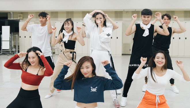 Trước giờ G, Đ&ocirc;ng Nhi tập luyện căng thẳng cho m&agrave;n ra mắt ca kh&uacute;c mới tại Nhật Bản - Ảnh 3.