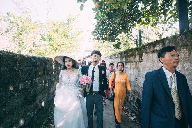 Tưởng mếu m&aacute;o v&igrave; bị &eacute;p cưới, ai ngờ l&agrave; ch&uacute; rể thương vợ n&ecirc;n b&agrave;y tr&ograve;  - Ảnh 3.