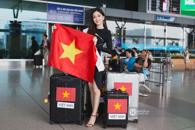 Trần Tiểu Vy ở lại sân bay tiễn Bùi Phương Nga đi thi Hoa hậu quốc tế - Ảnh 2.