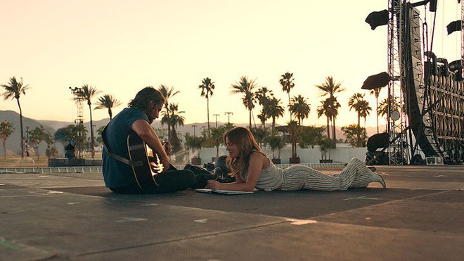 A Star is Born: Tình yêu xa vùng nước cạn và hành trình đổi ngôi của hai ngôi sao - Ảnh 8.