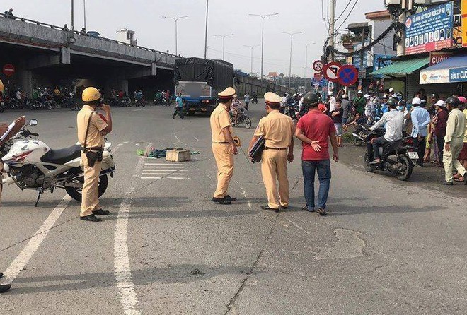 Người mẹ và bé gái 3 tuổi chết thương tâm sau tai nạn tại vòng xoay “tử thần” ở Sài Gòn - Ảnh 2.