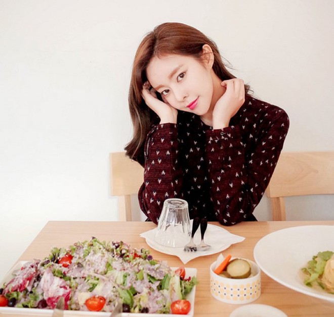 Đang bị ngộ độc thực phẩm th&igrave; cần tr&aacute;nh l&agrave;m 4 điều sau để kh&ocirc;ng g&acirc;y ảnh hưởng tới sức khỏe - Ảnh 1.