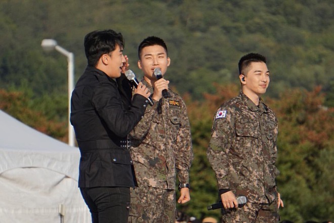 Rơi nước mắt vì khoảnh khắc Seungri đến thăm Taeyang, Daesung và cùng biểu diễn loạt hit Big Bang trong quân ngũ - Ảnh 5.