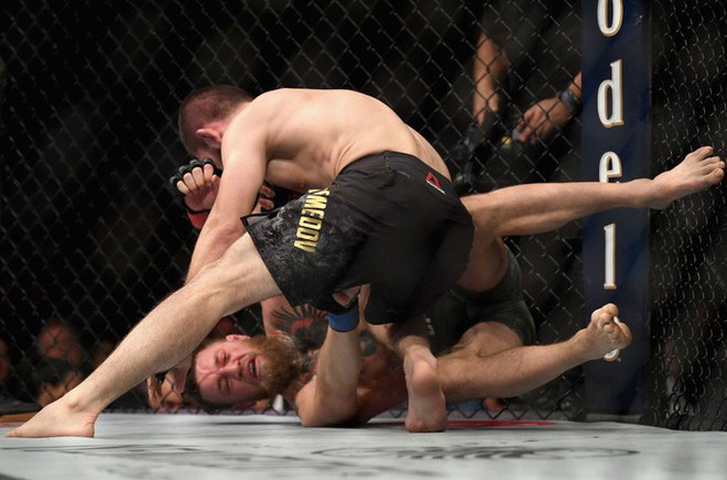 Gã điên McGregor thua đau trong lần tái xuất, tạo ra vụ ẩu đả chưa từng có trong lịch sử UFC - Ảnh 5.