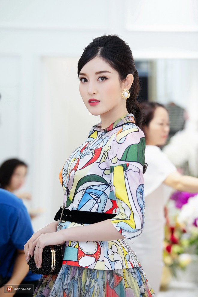 Thỉnh thoảng xuất hiện, Hoa hậu Thùy Lâm vẫn nổi bật vượt trội bởi nhan sắc xinh đẹp và trẻ trung - Ảnh 3.