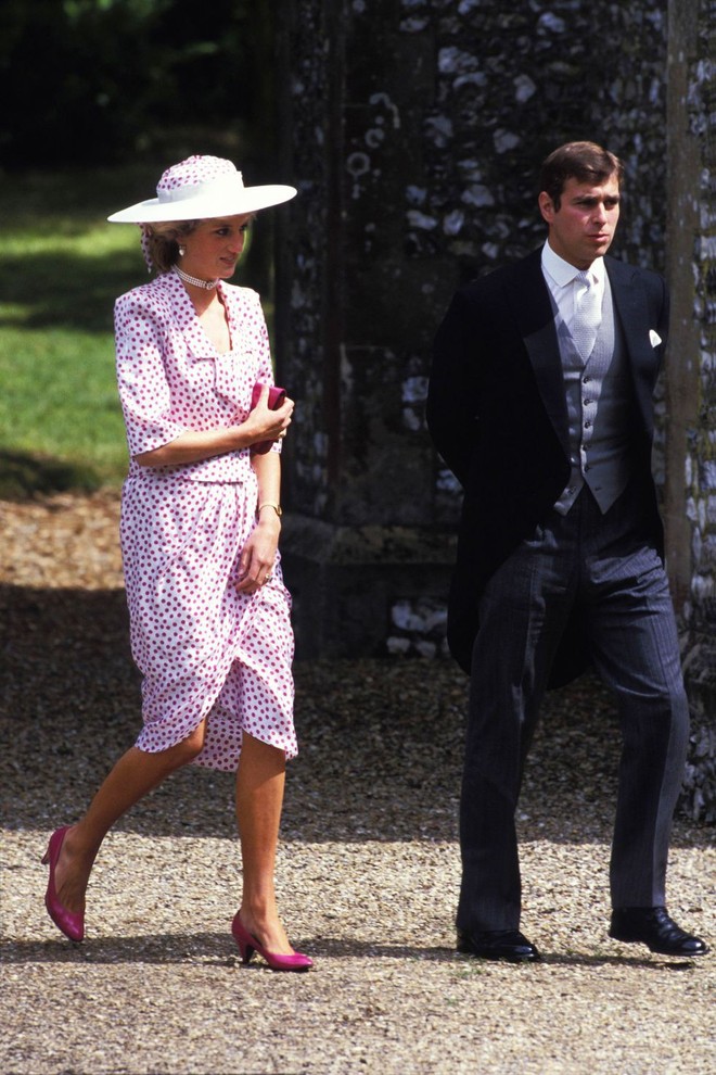 Đi đám cưới mà diện nào jumpsuit, nào đồ menswear, Công nương Diana chính là nữ nhân Hoàng gia có style dự đám cưới chất chơi nhất - Ảnh 5.