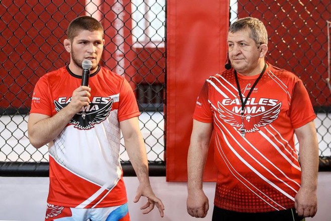 Ngầu như cha của Độc cô cầu bại Khabib: mắng con như tát nước trên truyền hình, hứa phạt con nặng hơn hình phạt của BTC - Ảnh 2.