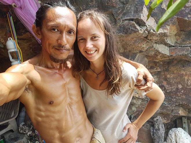 Người rừng Thái Lan sống trong hang động bỗng nổi tiếng khắp MXH vì hẹn hò với toàn mỹ nữ phương Tây - Ảnh 7.