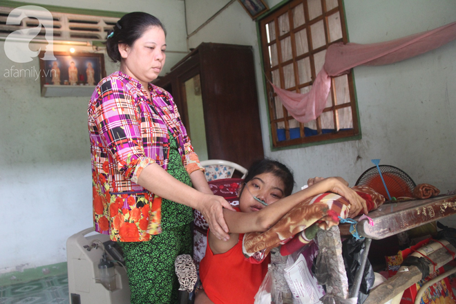 Ph&eacute;p m&agrave;u đến với c&ocirc; g&aacute;i trẻ 12 năm ngủ ngồi, chỉ mong chết đi cho gia đ&igrave;nh bớt khổ - Ảnh 12.