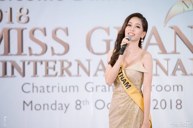 Clip: Phương Nga tự tin khoe giọng hát với ca khúc Hello Vietnam trên sân khấu của Miss Grand International 2018 - Ảnh 2.