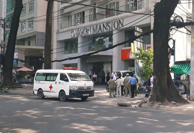 Cô gái 19 tuổi tử vong sau khi rơi từ toà nhà cao tầng ở trung tâm Sài Gòn - Ảnh 2.