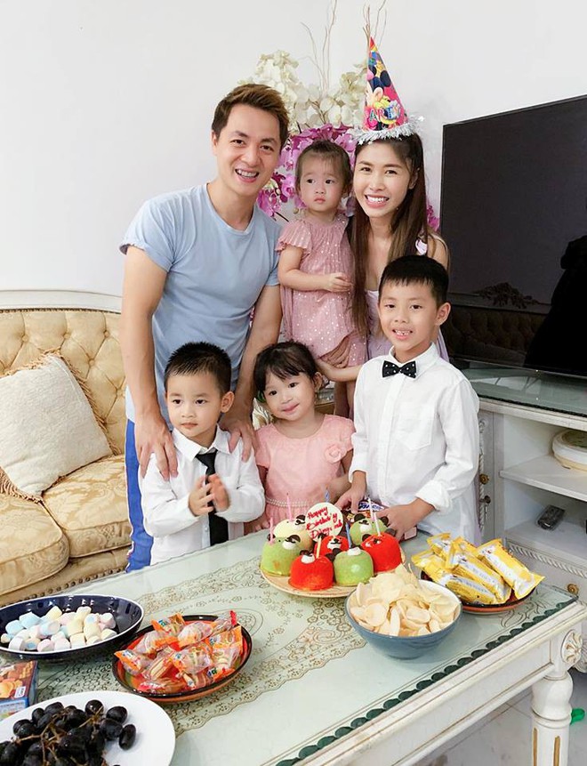 Vợ chồng Đăng Khôi - Thủy Anh tổ chức sinh nhật đơn giản, ấm áp cho con trai tròn 3 tuổi - Ảnh 1.