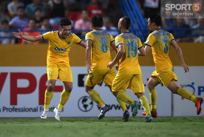 V.League 2018 hạ màn: Vinh quang, hạnh phúc và những nỗi đau chạm đáy - Ảnh 2.