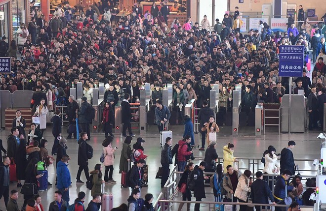 Trung Quốc: Những hình ảnh khiến nhiều người ngao ngán khi ra đường vào dịp năm mới - Ảnh 7.