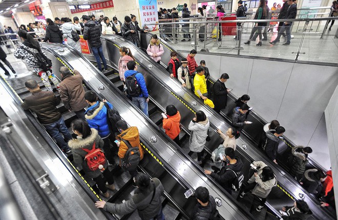 Trung Quốc: Những hình ảnh khiến nhiều người ngao ngán khi ra đường vào dịp năm mới - Ảnh 8.