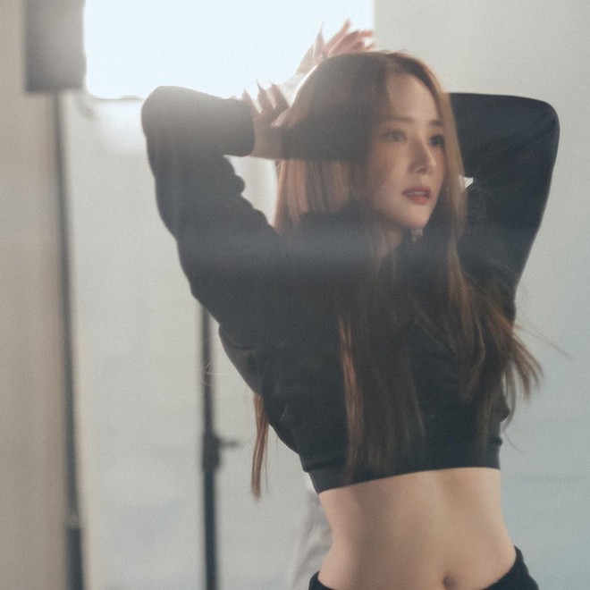 Tin nổi không: Thư ký Kim Park Min Young nhảy điêu luyện chẳng kém idol Kpop, body còn chuẩn đến mức khó tin? - Ảnh 4.