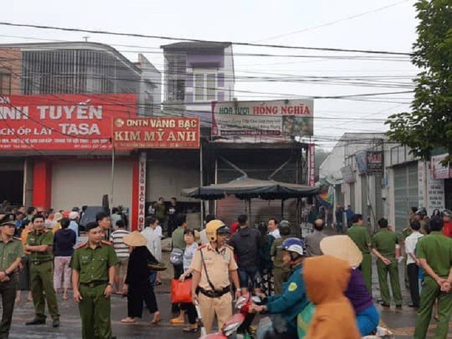 Bắt khẩn cấp nghi phạm đốt cửa h&agrave;ng hoa tươi khiến 2 thiếu nữ chết thảm  - Ảnh 2.