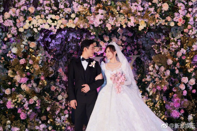 Cận cảnh váy cưới của Đường Yên: lộng lẫy như công chúa, tốn hơn 5.000 giờ thực hiện và ẩn chứa bí mật bất ngờ - Ảnh 1.