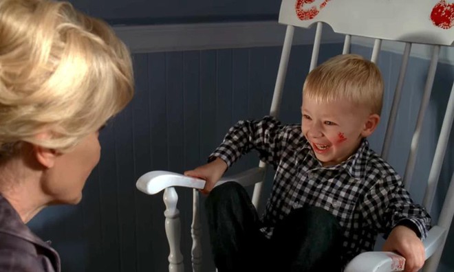 Chi&ecirc;m ngưỡng nhan sắc phi giới t&iacute;nh của so&aacute;i quỷ phản diện trong American Horror Story - Ảnh 2.