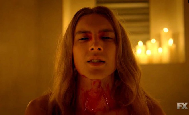Chi&ecirc;m ngưỡng nhan sắc phi giới t&iacute;nh của so&aacute;i quỷ phản diện trong American Horror Story - Ảnh 3.