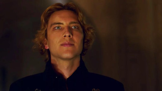 Chi&ecirc;m ngưỡng nhan sắc phi giới t&iacute;nh của so&aacute;i quỷ phản diện trong American Horror Story - Ảnh 6.