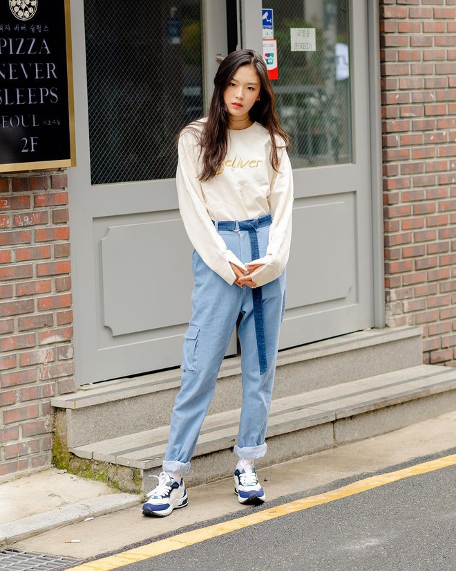 Street style giới trẻ Hàn tuần qua sẽ khiến bạn thốt lên cool quá đáng nhưng tuyệt nhất là bạn hoàn toàn có thể mặc cool như vậy - Ảnh 1.