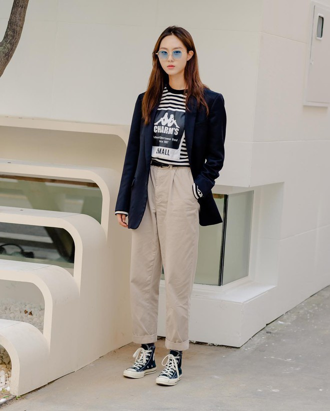 Street style giới trẻ Hàn tuần qua sẽ khiến bạn thốt lên cool quá đáng nhưng tuyệt nhất là bạn hoàn toàn có thể mặc cool như vậy - Ảnh 10.