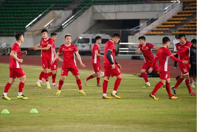 Việt Nam ngước nhìn Thái Lan trên bảng xếp hạng chiều cao AFF Cup 2018 - Ảnh 4.