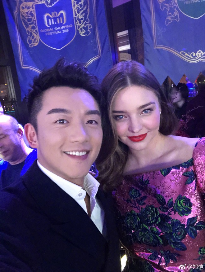 Ngày 11/11 Miranda Kerr trở thành trung tâm "Bữa tiệc độc thân" - Ảnh 5.