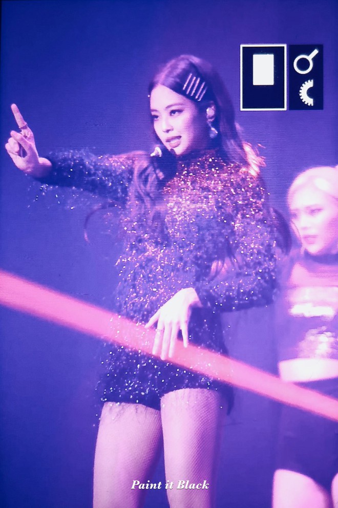 Fan hò hét khản cổ khi Jennie (Black Pink) quá sexy, quá chất trên sân khấu Solo tại concert - Ảnh 6.