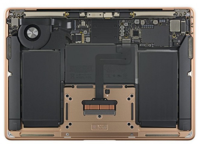 Lột trần MacBook Air 2018 mới thấy Apple sắp xếp linh kiện đẹp mắt tỉ mỉ như thế nào - Ảnh 1.