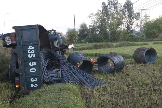 Hàng loạt xe đâm nhau liên hoàn, tài xế rơi ra ngoài tử vong  - Ảnh 4.