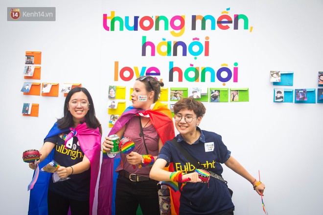 7 năm cho hành trình tự hào: Cộng đồng LGBT+ tưng bừng xuống đường cùng cờ lục sắc trong sự kiện Hanoi Pride 2018  - Ảnh 4.