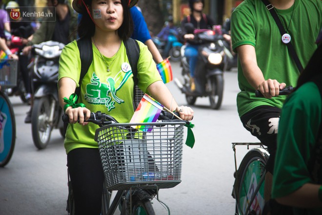 7 năm cho hành trình tự hào: Cộng đồng LGBT+ tưng bừng xuống đường cùng cờ lục sắc trong sự kiện Hanoi Pride 2018  - Ảnh 2.